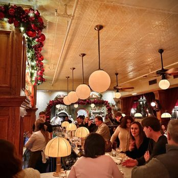 Prima - Main room and bar - Wine Bars Near Me - Boston, Massachusetts