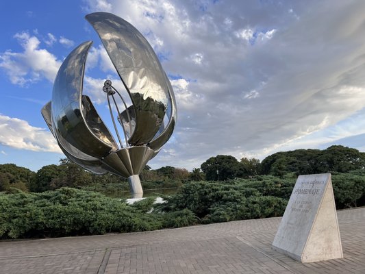 Floralis Generica by null