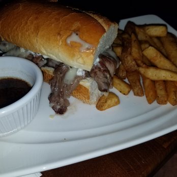 Tavern On Broadway - Mediocre dip - American Near Me - Newport, Rhode Island