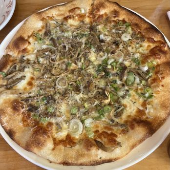 Rose's Cafe - Mushrooms pizza - Italian Near Me - San Francisco, California