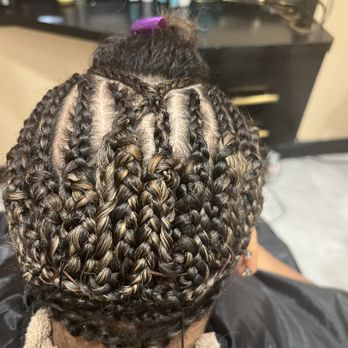 Bar Qz Beauty - Hair Salons Near Me - Manchester, Connecticut