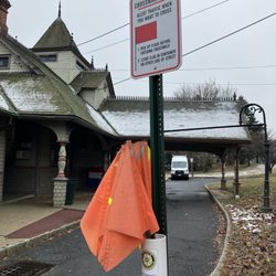 NJ Transit Oradell Station - Crossing flags to alert oncoming traffic you are crossing