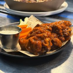 Standards Jamestown - Wing Specials