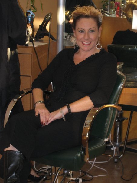 Robins Hair Studio Logo