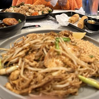 Linjee Thai - Chicken pad Thai, egg rolls, chicken wings and basil fried rice. - Thai Near Me - Alexandria, Virginia Linjee Thai - Chicken pad Thai, egg rolls, chicken wings and basil fried rice. - Thai Near Me - Alexandria, Virginia
