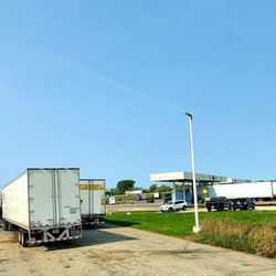 Edgerton Travel Plaza - Truck Parking