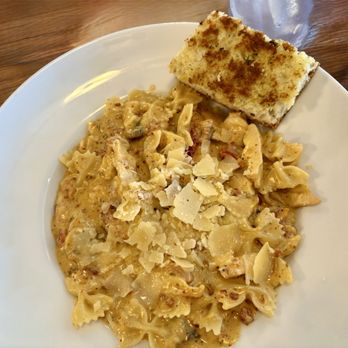 Mountain Oaks Cafe - Pasta and Chicken - American Near Me - Oakhurst, California