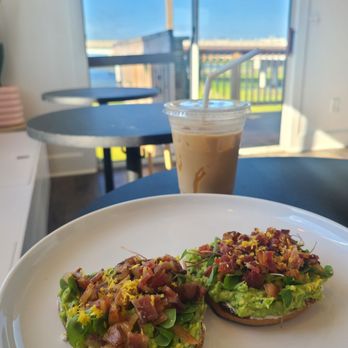 Diver Surfside Cafe - Avocado toast with bacon - Coffee & Tea Near Me - Surf City, North Carolina