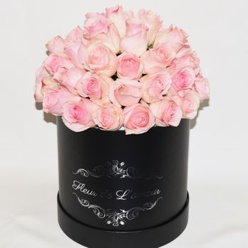Fleur de L'amour - Deluxe Small Box - Light Pink Roses - Floral Designers Near Me Fleur de L'amour - Deluxe Small Box - Light Pink Roses - Floral Designers Near Me