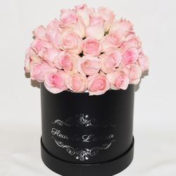 Fleur de L'amour - Deluxe Small Box - Light Pink Roses