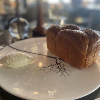 Peak with Priceless Restaurant & Bar - Warm bread with honey butter - New American Near Me - New York, New York