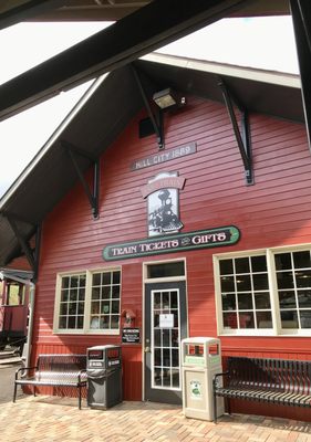 1880 Train - Hill City Depot by null