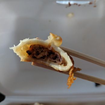 Mai Xiang Yuan - Inside the pan-fried pork and mushroom dumpling - Chinese Near Me - Montreal, Quebec