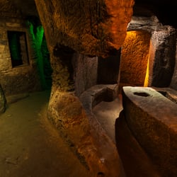 Gilmerton Cove - Gilmerton Cove. Image by edinburghphotowalks.com