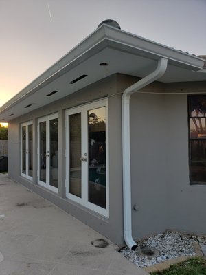 Del Toro Rain Gutters and Roofing Logo