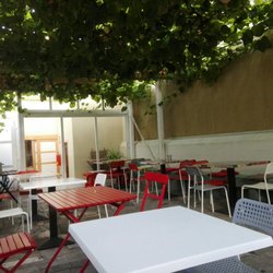 Gastrobar Avelaiña - Terraza bajo parra