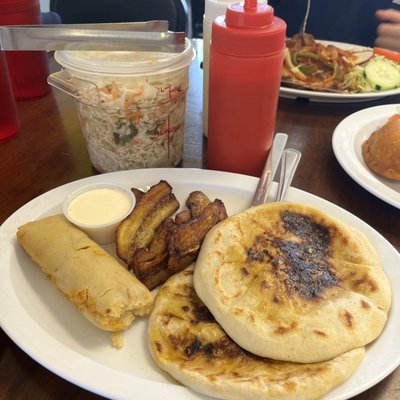 Antojitos Salvadorenos by null