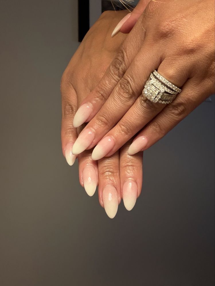 Clarity Nails Logo