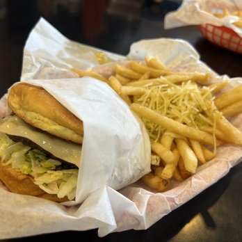 Ruby's Diner - Guacadmole Burger - Diners Near Me - Commerce, California Ruby's Diner - Guacadmole Burger - Diners Near Me - Commerce, California