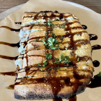 Hyde Park - Cheesy Weezy Bread - Cocktail Bars Near Me - Webster, Texas