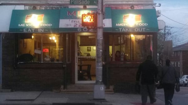 Mike's Restaurant by null