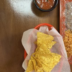 Taco Y Tequila - Chips and salsa