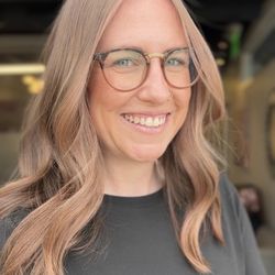 Alex L Hair Studio - Soft balayage and a layered haircut