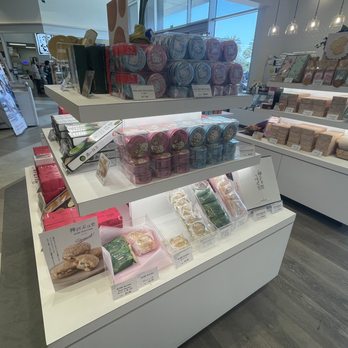 ROYCE' Chocolate - more snacks - Chocolatiers & Shops Near Me - Torrance, California