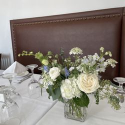 Violeta's Flower Shop - Small centerpiece