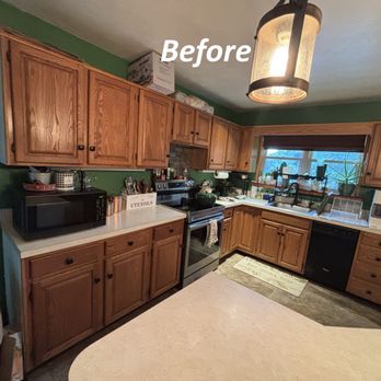 Union County Contracting - Original kitchen layout with dated oak cabinets and green walls before the renovation. - General Contractors Near Me Union County Contracting - Original kitchen layout with dated oak cabinets and green walls before the renovation. - General Contractors Near Me