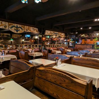 Barnaby's of Northbrook - It was totally a throwback, but also clean enough. - Pizza Near Me - Northbrook, Illinois