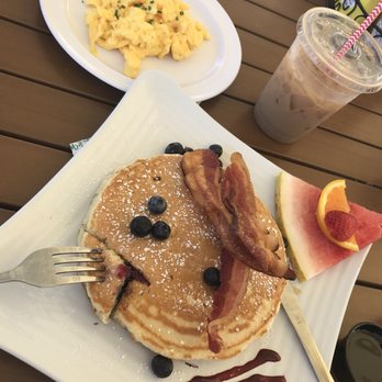 Belle's - Cafes Near Me - Newport, Rhode Island