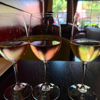 Rouge Lounge - White Flight - Wine Bars Near Me - San Carlos, California