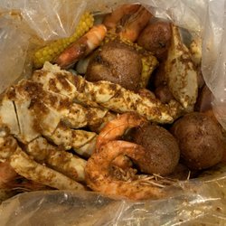 Juicy Seafood - Family Special with snow crab legs, shrimp, clams