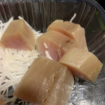 Yo Sushi - This is the nasty Yo Sashimi Combo. It was brownish and not fresh - Sushi Bars Near Me - Vallejo, California Yo Sushi - This is the nasty Yo Sashimi Combo. It was brownish and not fresh - Sushi Bars Near Me - Vallejo, California