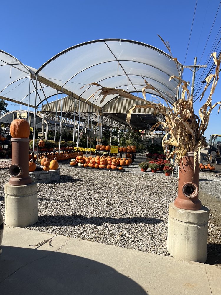 KENMULCH Updated October 2024 40 Photos 2708 Outer Lp, Louisville, Kentucky Nurseries