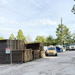 Fence Outlet - Plenty of inventory