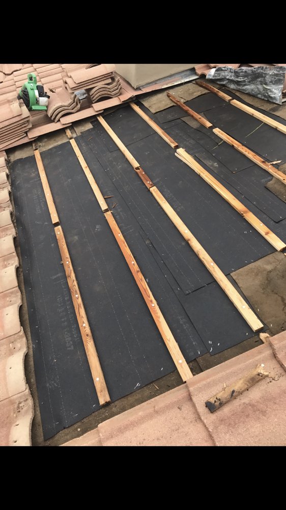 Slide of Alvaro's Roofing