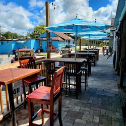 The Dirty Mullet - Sept 2020: Exterior Pic 5 of 6-- the side deck