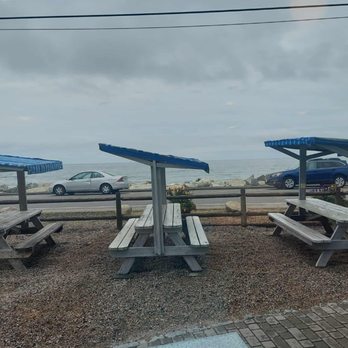 Lobster Cove - Outside Tables - Seafood Near Me - York Harbor, Maine Lobster Cove - Outside Tables - Seafood Near Me - York Harbor, Maine