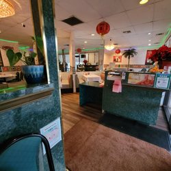 Twin Dragon Mandarin Cuisine - Inside
