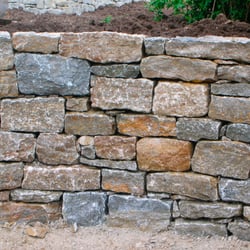 Lapideum - Gartengestaltung natürlich mit Stein - Trockenmauer - Muschelkalk, Farbnuancen
