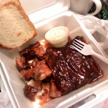 Speed Queen Bar-B-Q - Half ribs/ half rib tips - Barbeque Near Me - Milwaukee, Wisconsin