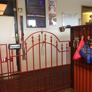 Eagle Caves Pet Resort - Front office area - Pet Sitting Near Me - The Dalles, Oregon Eagle Caves Pet Resort - Front office area - Pet Sitting Near Me - The Dalles, Oregon