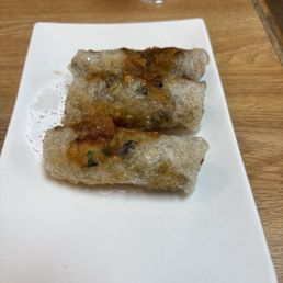 Vietnamese egg rolls. Love this roll type.