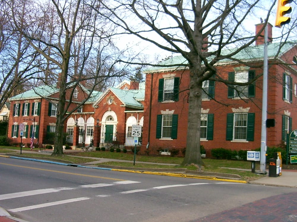 Social spots from Betsey Mills Club