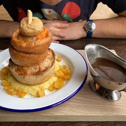 Pieminister - Heidi pie, mash, Yorkshire pudding, stuffing balls, gravy