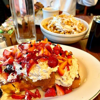Maison Pickle - French Toast and Maison Frites with Gruyere Fondue - Cocktail Bars Near Me - New York, New York