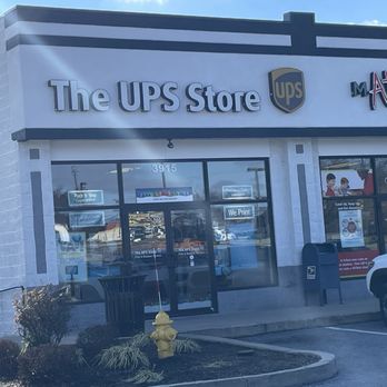 The UPS Store - Storefront ... great location, and grab a coffee from Starbucks after you leave. - Shipping Centers Near Me - Harrisburg, Pennsylvania The UPS Store - Storefront ... great location, and grab a coffee from Starbucks after you leave. - Shipping Centers Near Me - Harrisburg, Pennsylvania