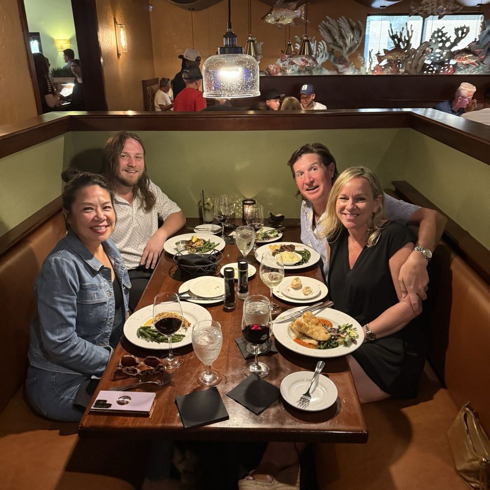 Middle Grounds Grill - Seafood Near Me - Treasure Island, Florida
